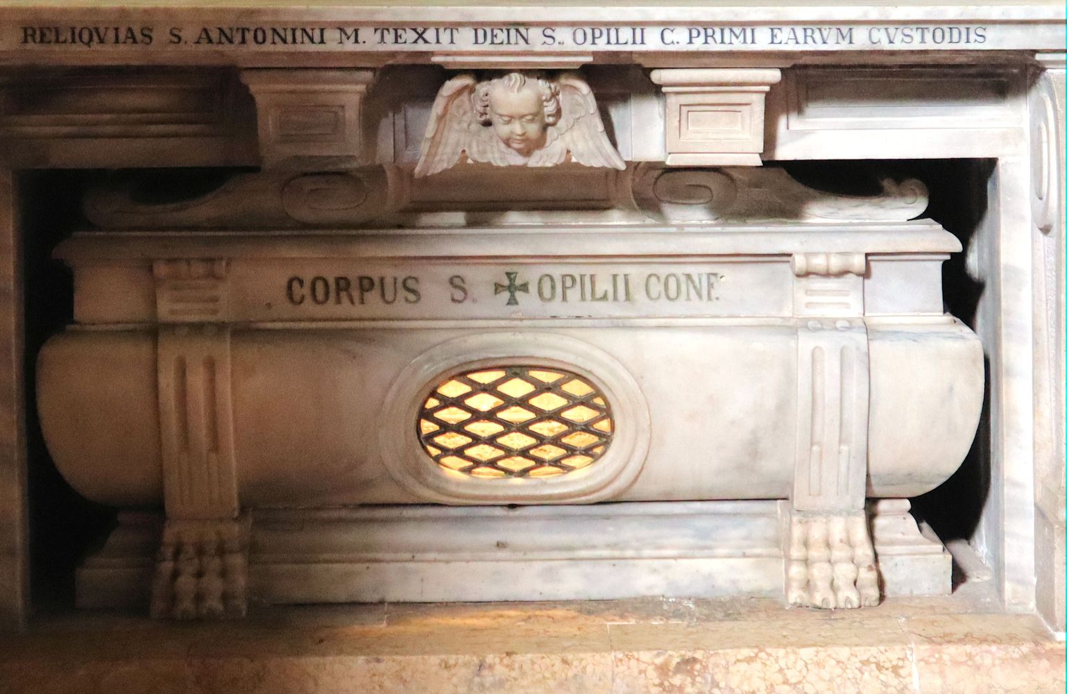 Opilius' Grab in der Basilika Sant'Antonino in Piacenza