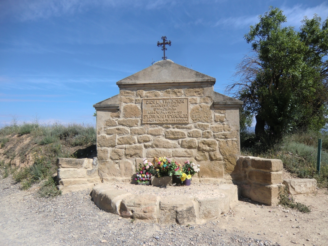 Gedenkstein für Patientia, errichtet an der Stelle zwischen Huesca und dem Landgut, an der die Mutter ihre Söhne für den Dienst in der Kirche bestimmte