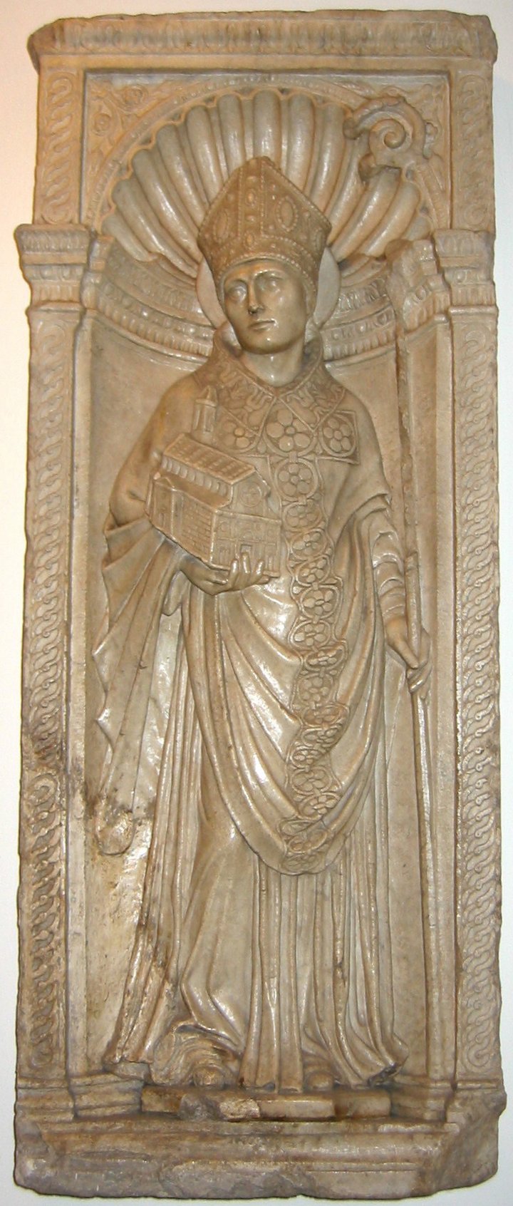 Statue in den Grotten des Petersdoms in Rom
