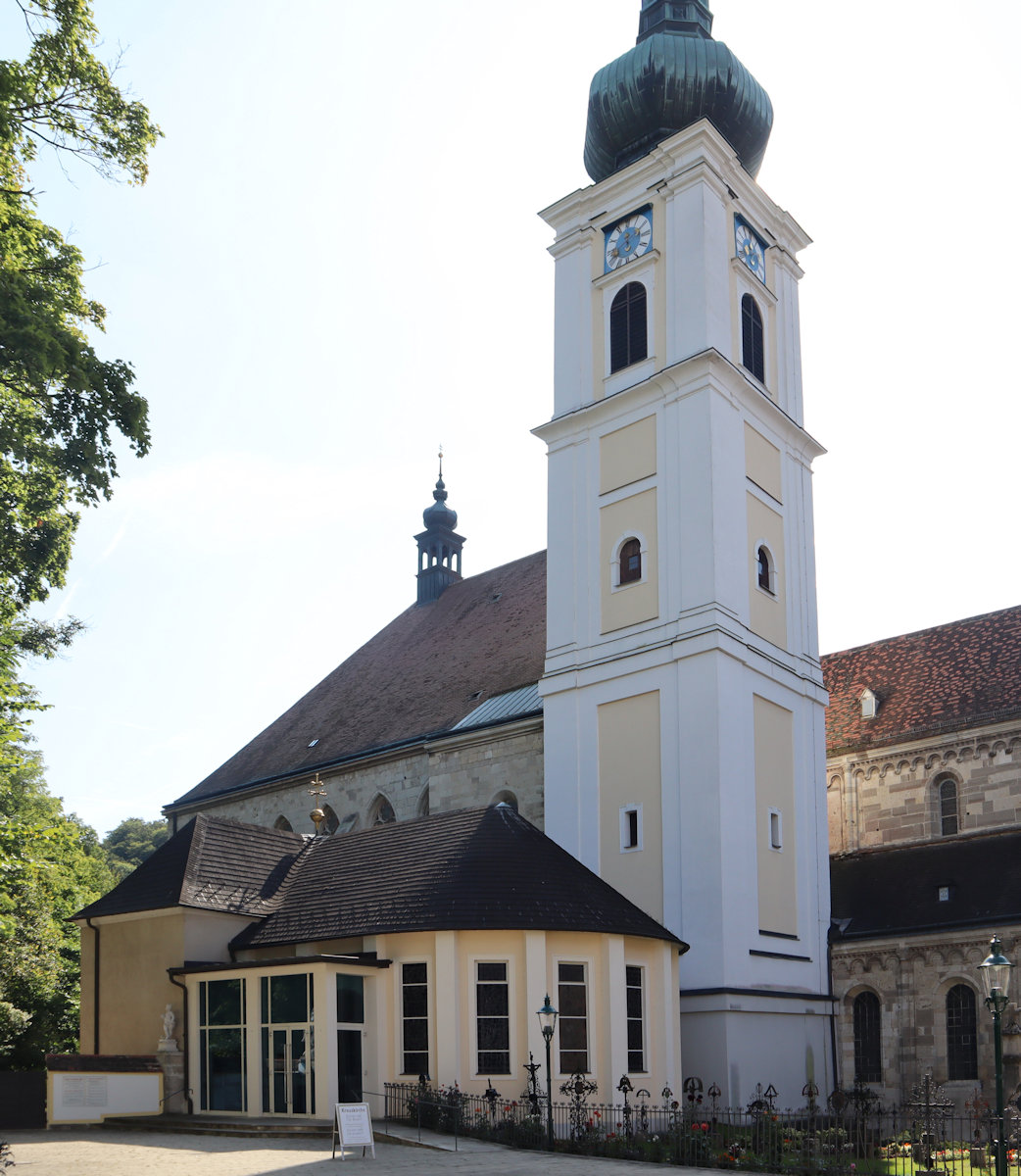 Kreuzkirche, 1982 errichtet, ans Stift Heiligenkreuz angebaut
