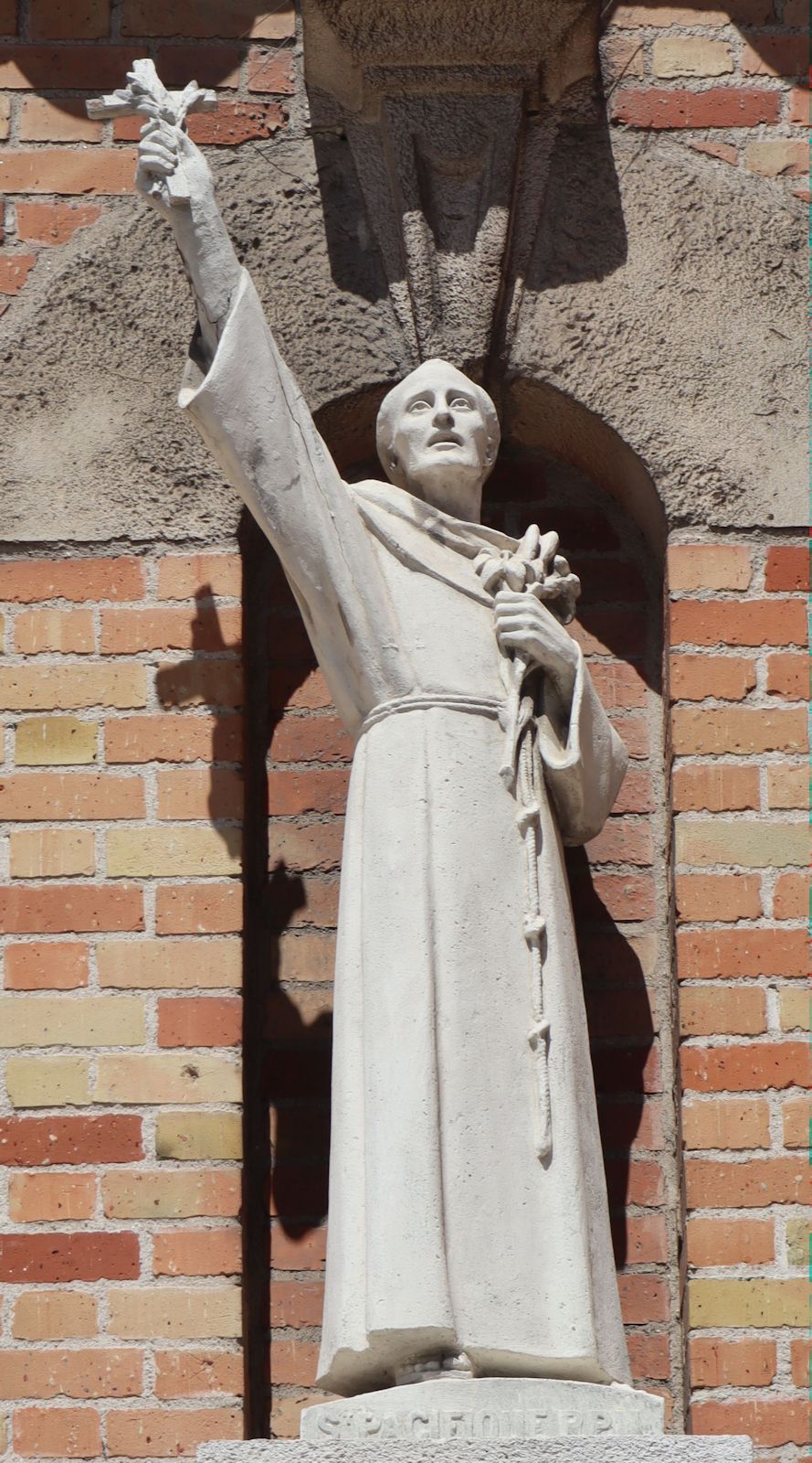 Statue an der Kirche Saint-Léger in Lens bei Arras