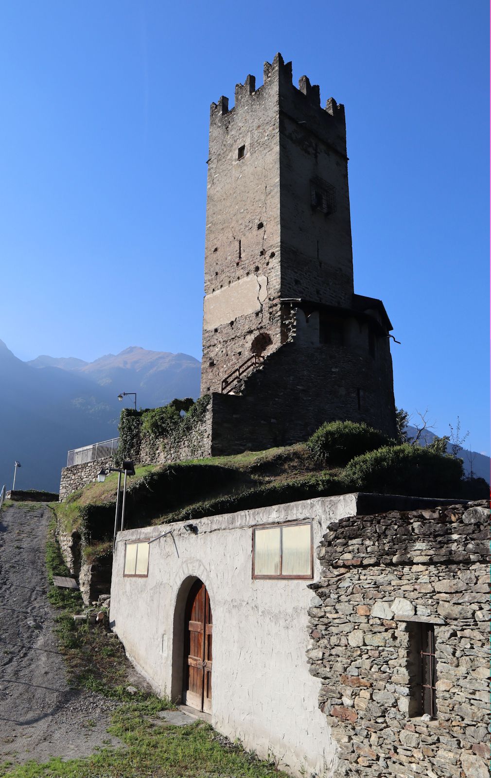 Reste der Burg in Mazzo di Valtellina, heute in Privatbesitz