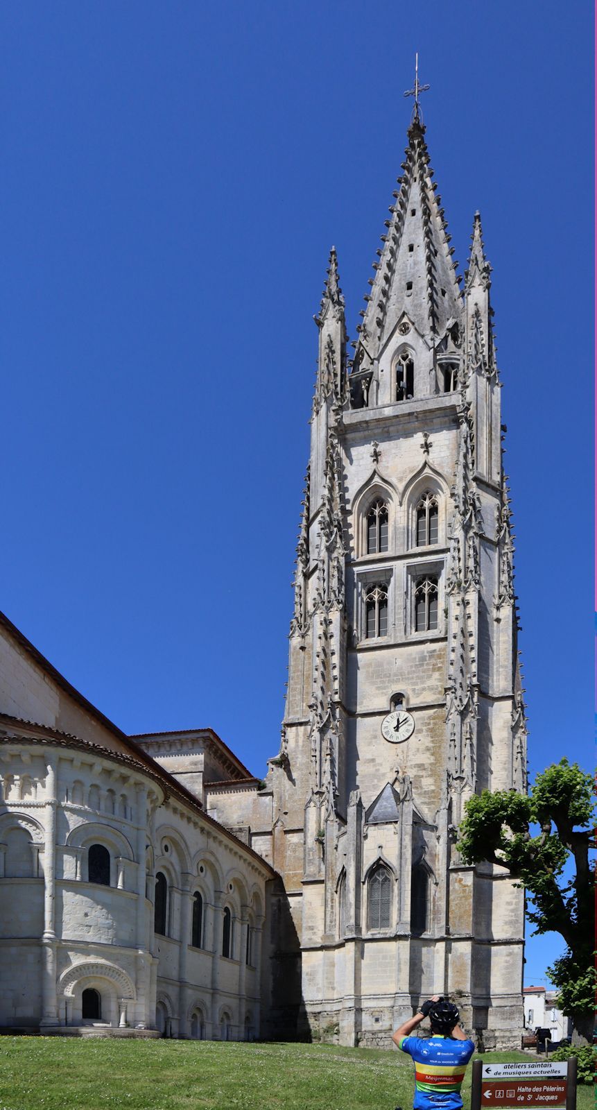 Basilika Saint-Eutrope mit Eutropius' Sarkophag in Saintes