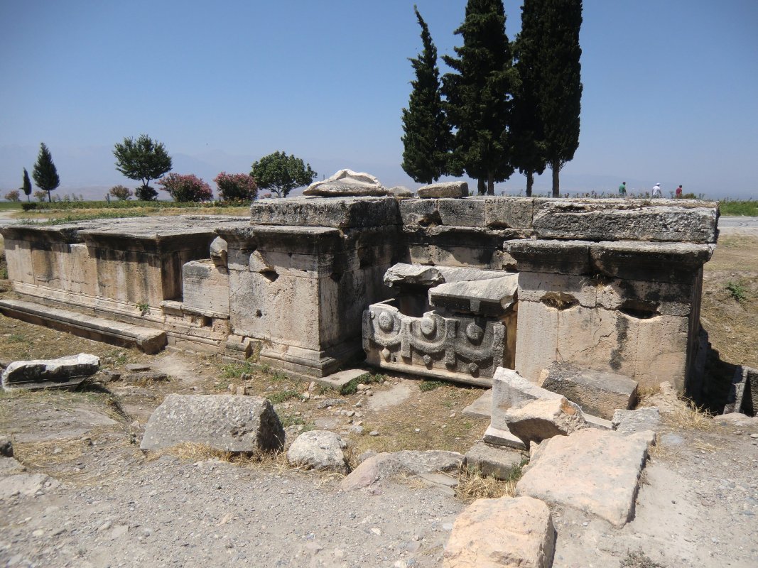 Grab in der Nekropole von  Hierapolis, wohl 1./2. Jahrhundert