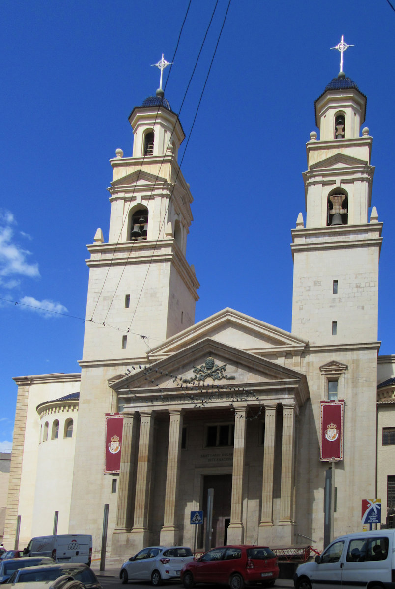 Santuario San Pascual Baylon in Vila-real. Im rechten der beiden 50 Meter hohen Türme hängt die größte Glocke der Welt.