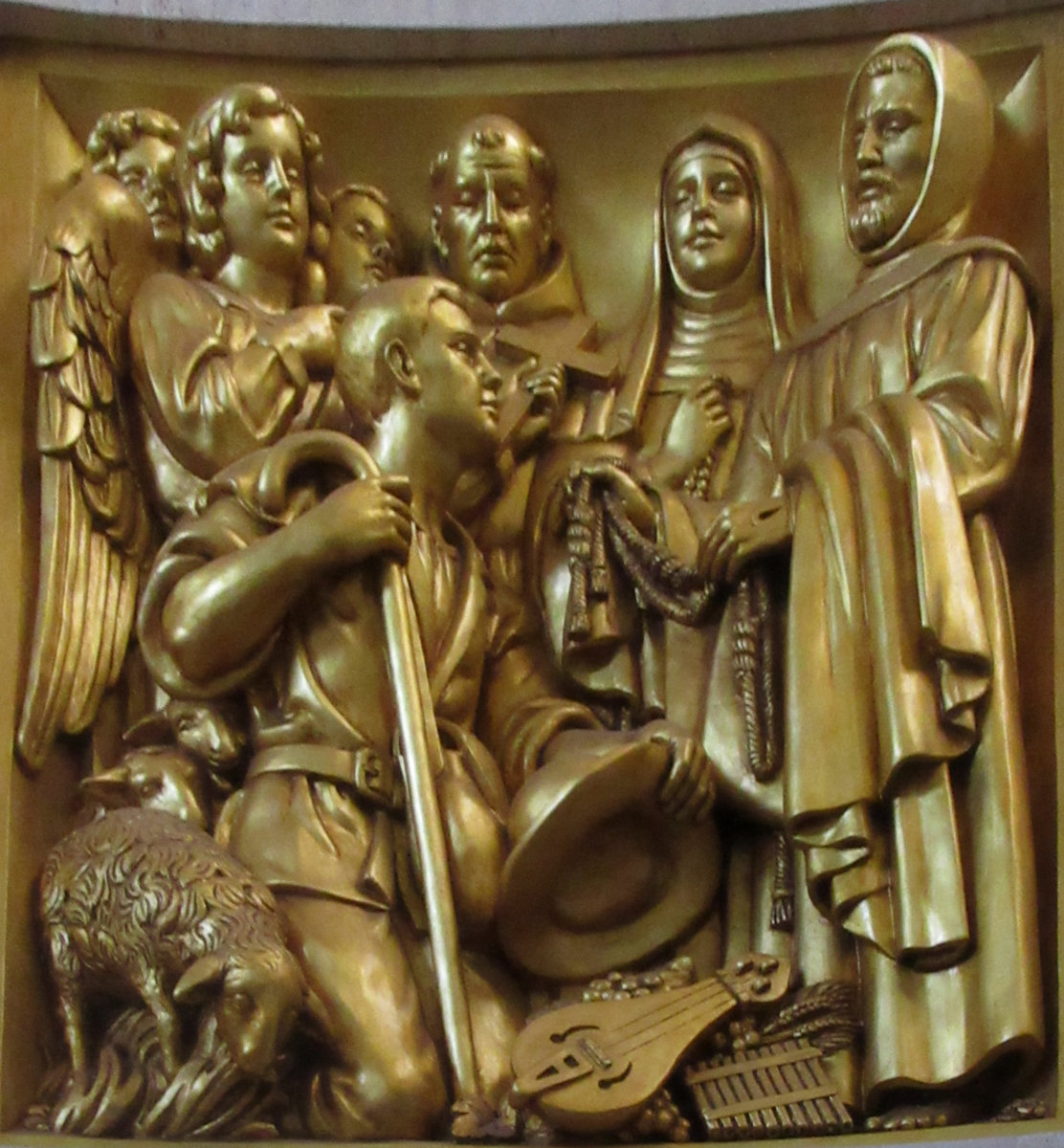 Vivente Llorenc Poy: Relief: Paschalis erhält von Franziskus und Klara von Assisi das Ordenskleid der Alcantariner,im Santuario San Pascual Baylon in Vila-real