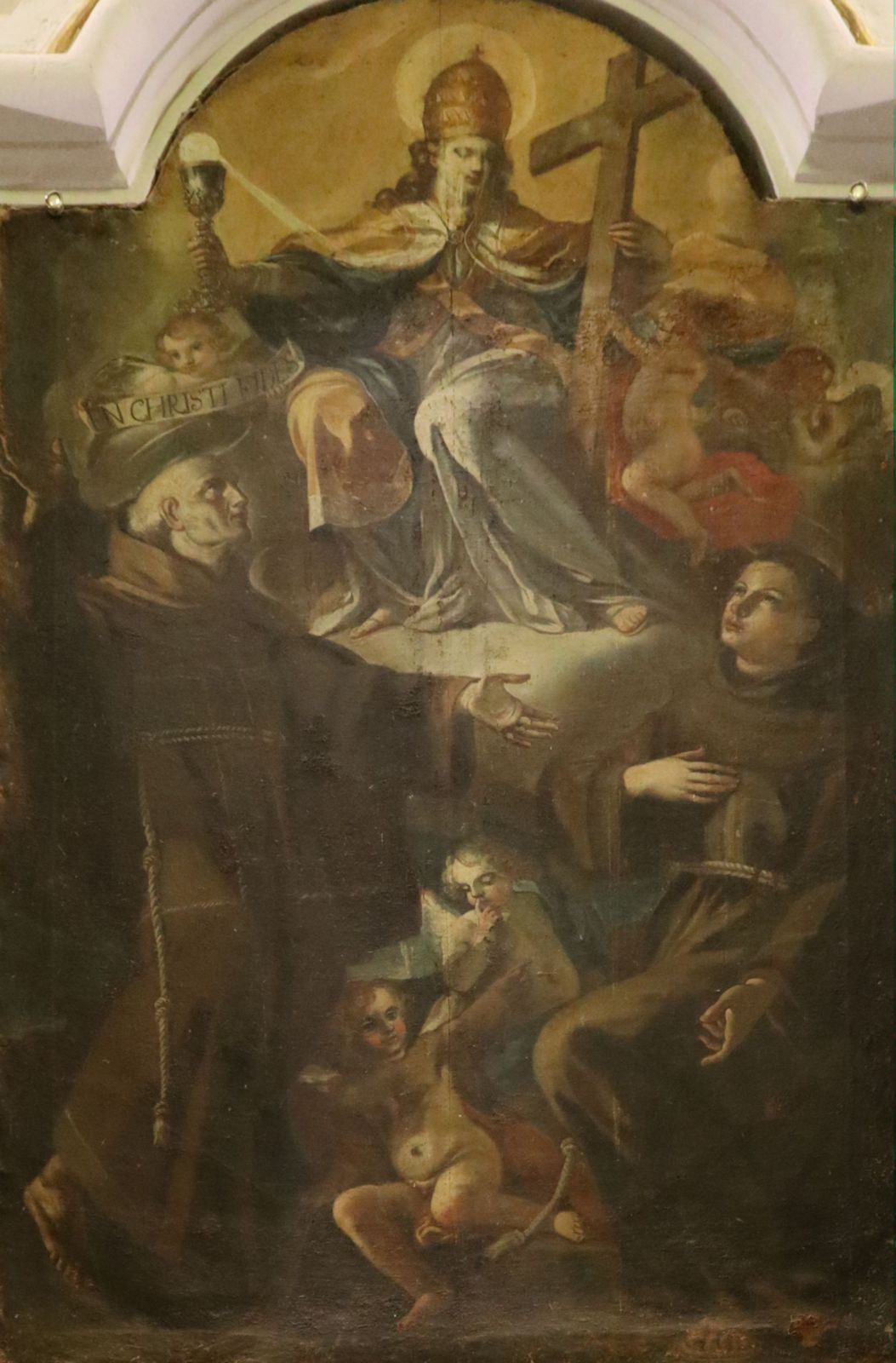 Cristoforo Santanna: Der Glaube - thronend mit Tiara - mit Petrus von Alcántara (links) und Paschalis Baylon, 1784, in der Klosterkirche Ecce Homo in Mesoraca in Kalabrien