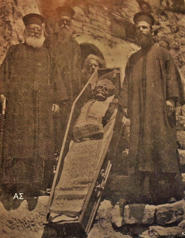 Patapios' Gebeine bei ihrer Wiederauffindung 1904