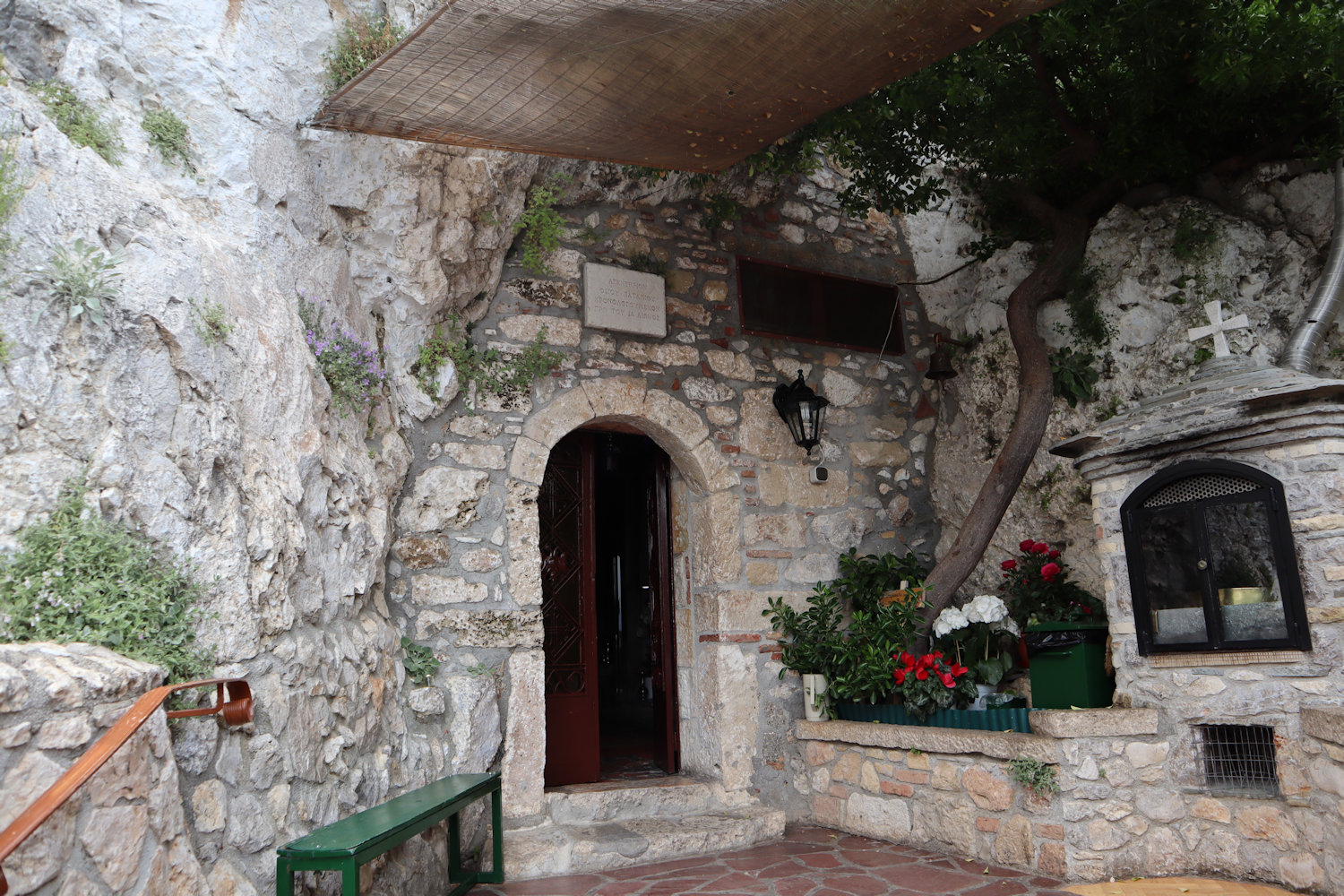 Höhlenkapelle neben dem Katholikon im Patapios-Kloster bei Loutraki
