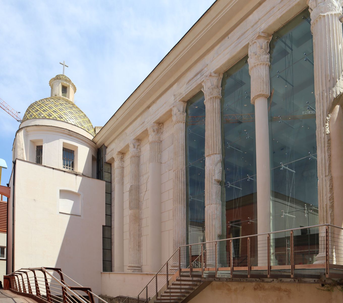 die wieder hergestellte Kathedrale in Pozzuoli