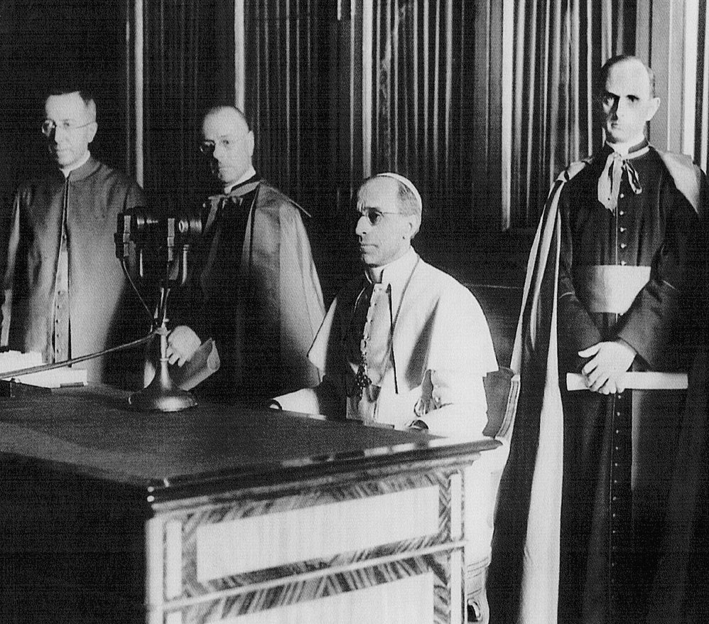 Giovanni Montini, der spätere Papst Paul VI. (rechts), mit Papst Pius XII. 1941