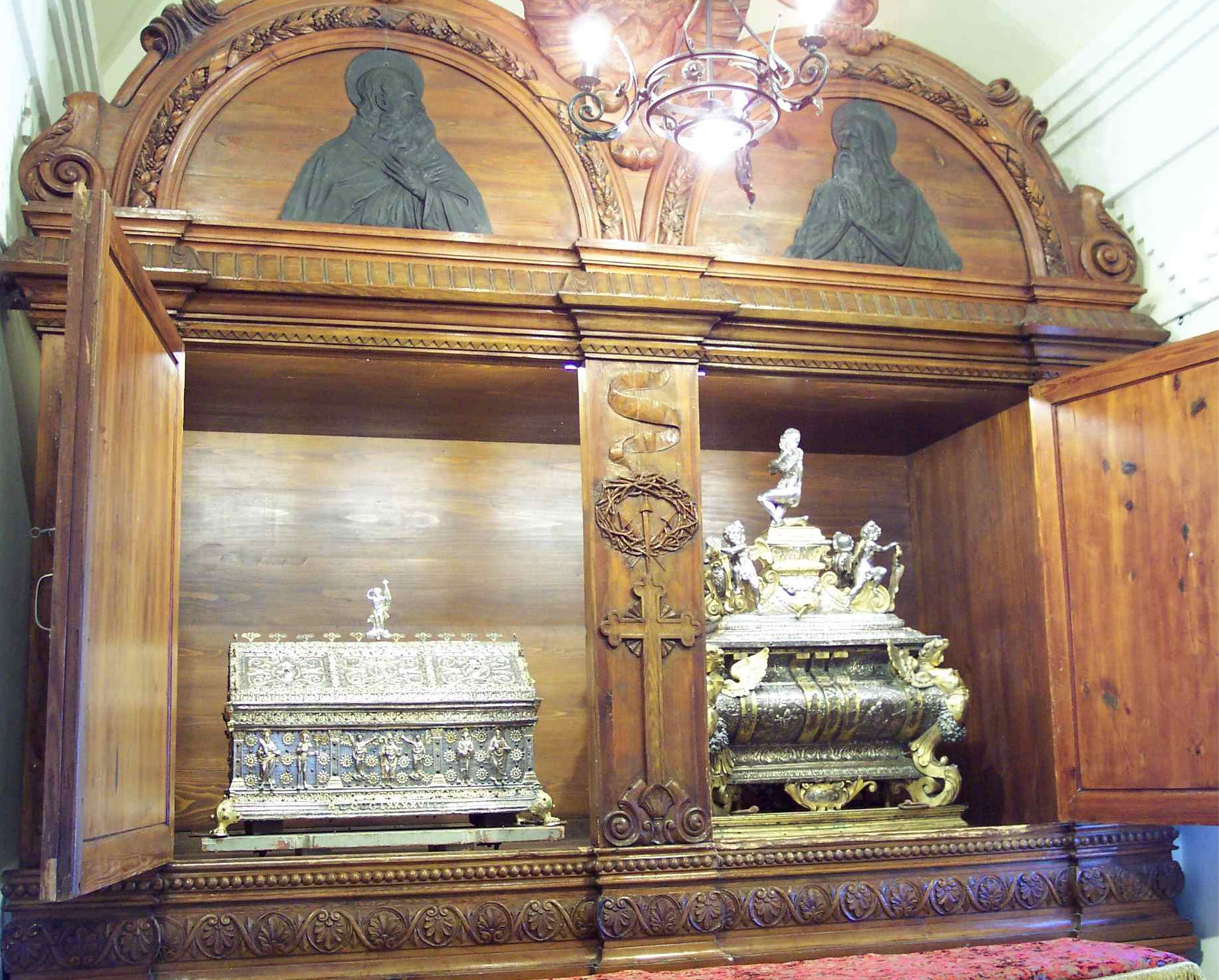 Reliquienschreine von Paulinus und Onuphrios im Santuario oberhalb Sutera