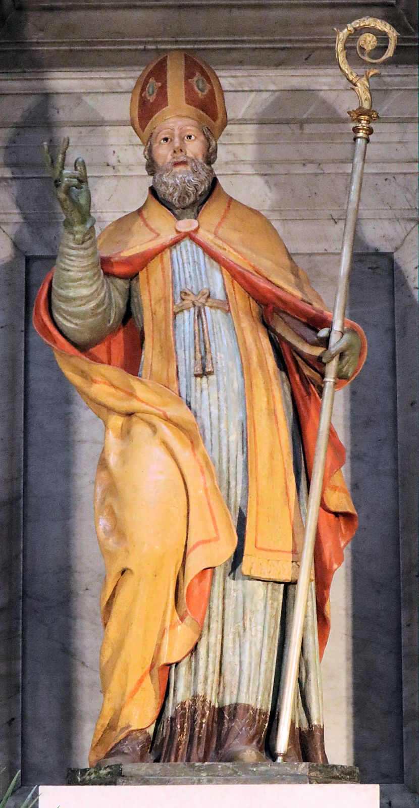 Statue in der Kathedrale in Nola
