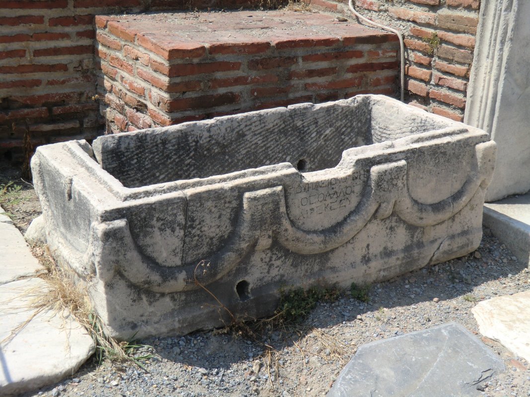 Sarkophag in der Johannes-Basilika in Ephesus