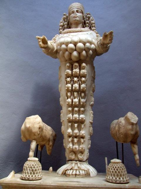 Statue der Artemis von Ephesus, heute im Ephesus-Museum in Selçuk