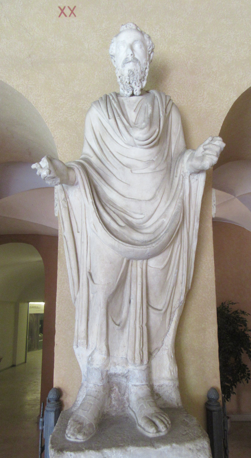 Paulus-Statue im Kreuzgang der Basilika San Paolo fuori le Mura in Rom