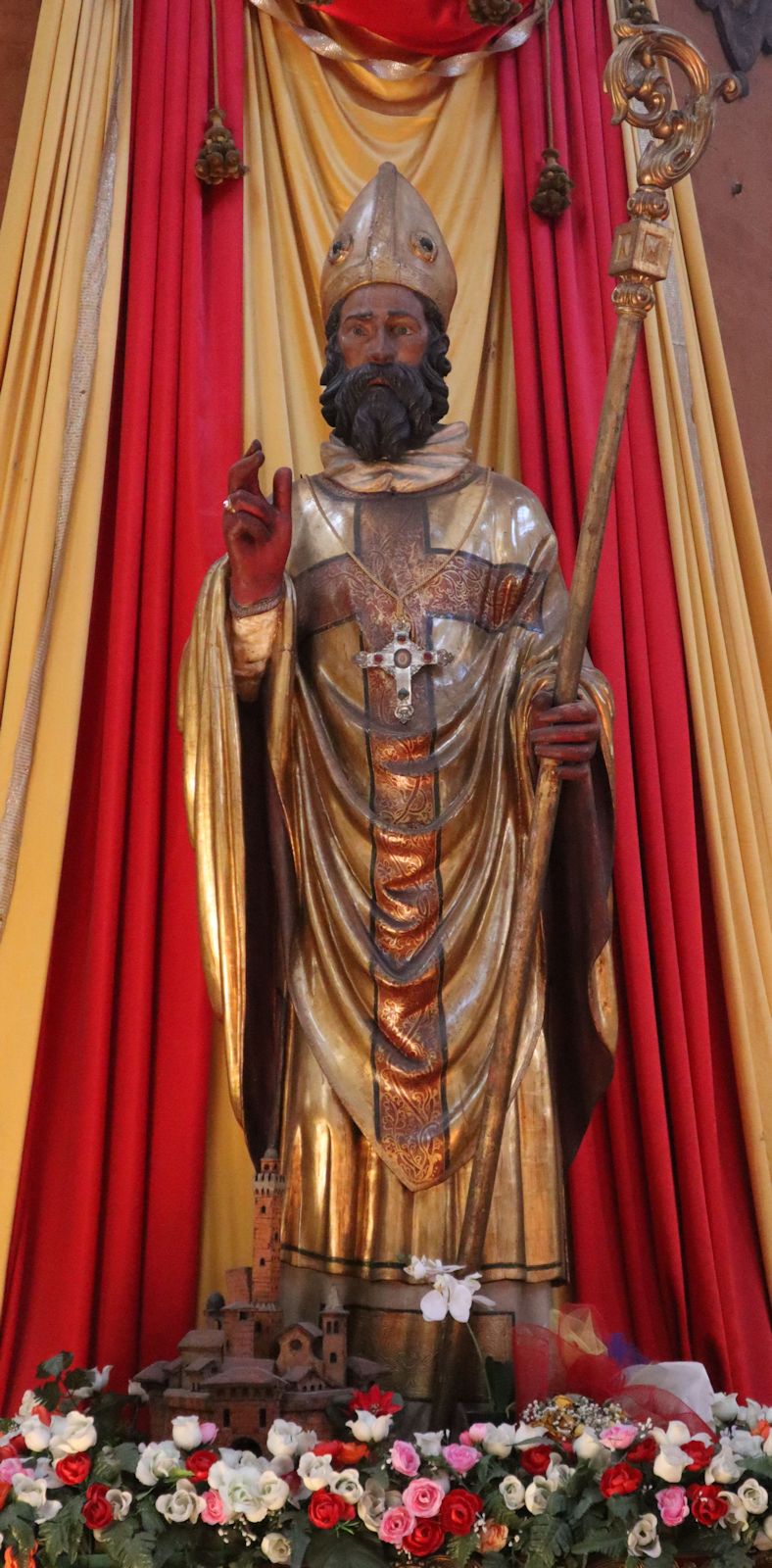 Statue in der Basilika San Petronio in Bologna