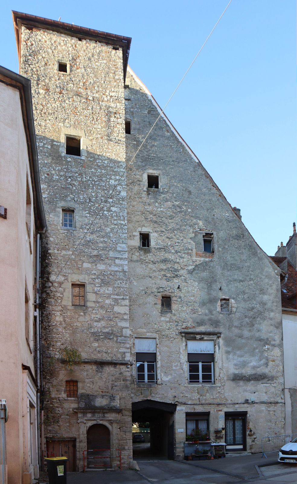 Turm Saint-Pierre-Fourier in Gray