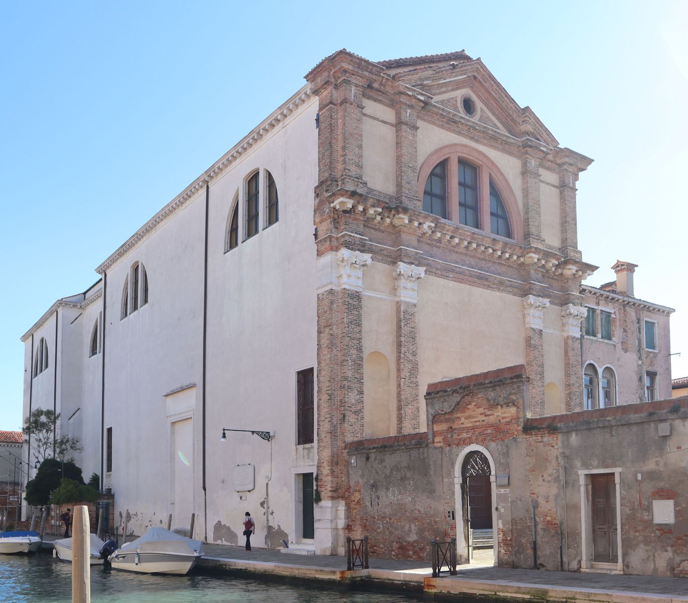 Kirche San Girolamo in Venedig, 1810 in eine Zuckerfabrik umgewandelt, seit 1952 wieder als Kirche genutzt