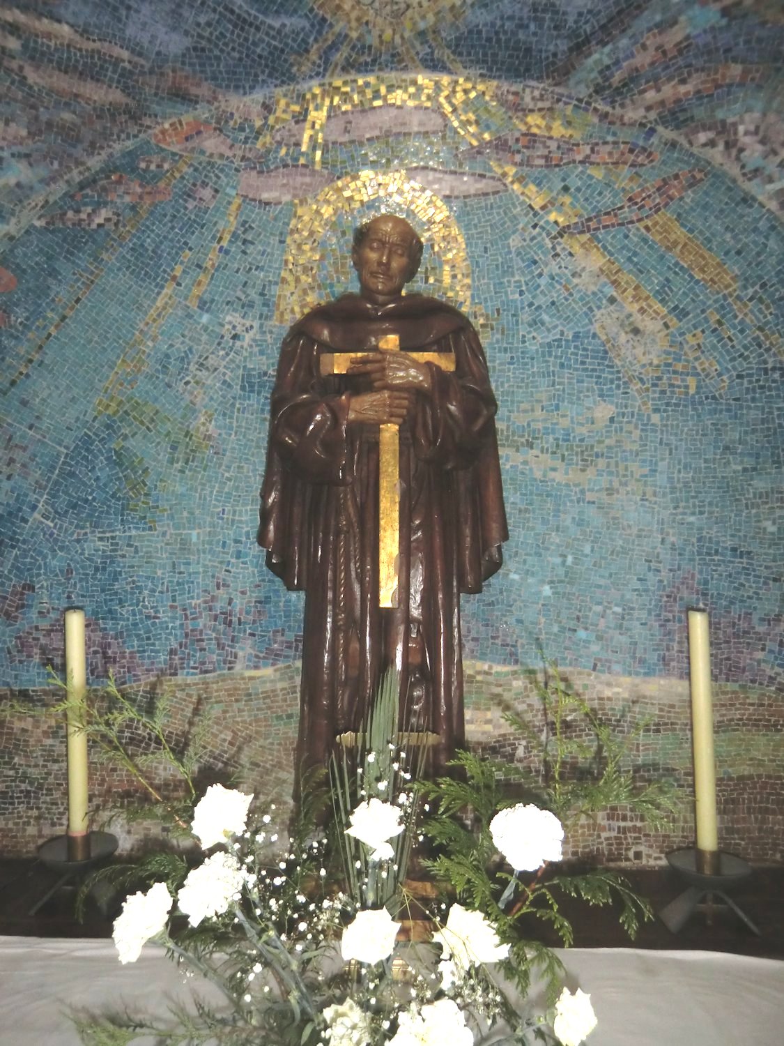 Kapelle mit Petrus-Statue im Kloster El Palancar