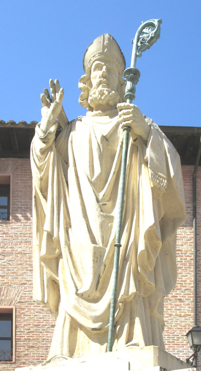 Denkmal vor der Kathedrale in El Burgo de Osma