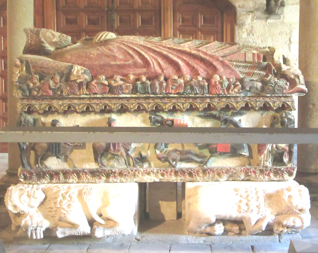 Petrus' Sarkophag, 1260, im Kapitelsaal der Kathedrale in El Burgo de Osma