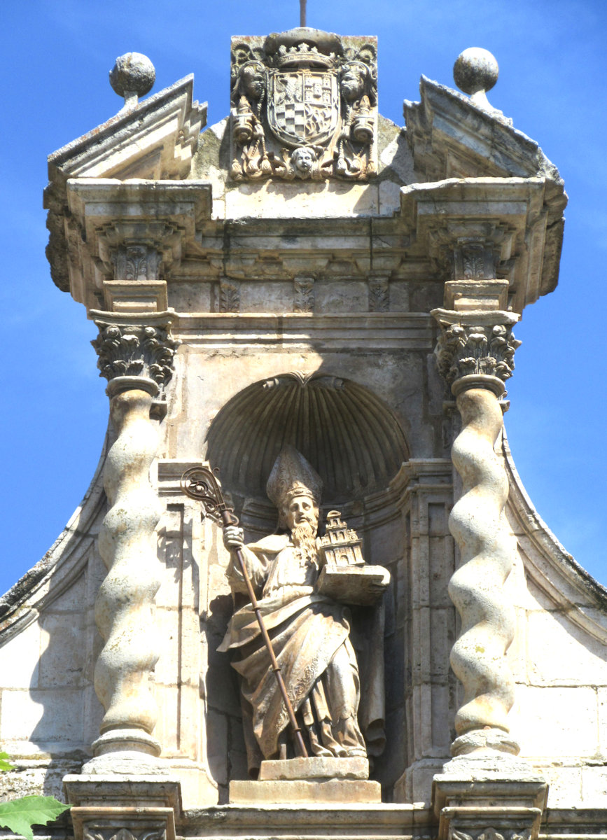 Statue am Hospital San Agustín in El Burgo de Osma