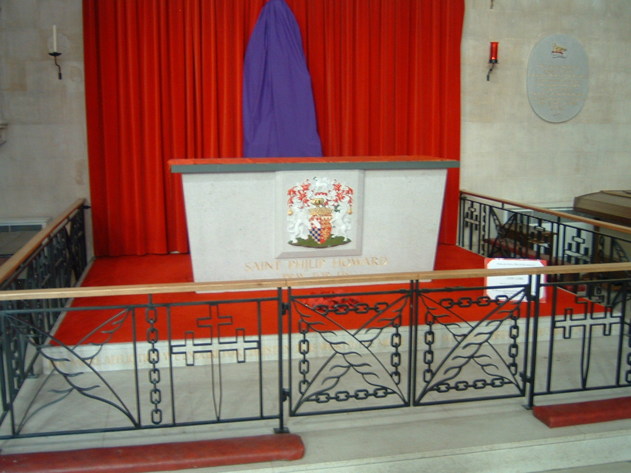 Philip Howard von Arundels Grab in der „Cathedral of Our Lady and Saint Philip Howard” in Arundel