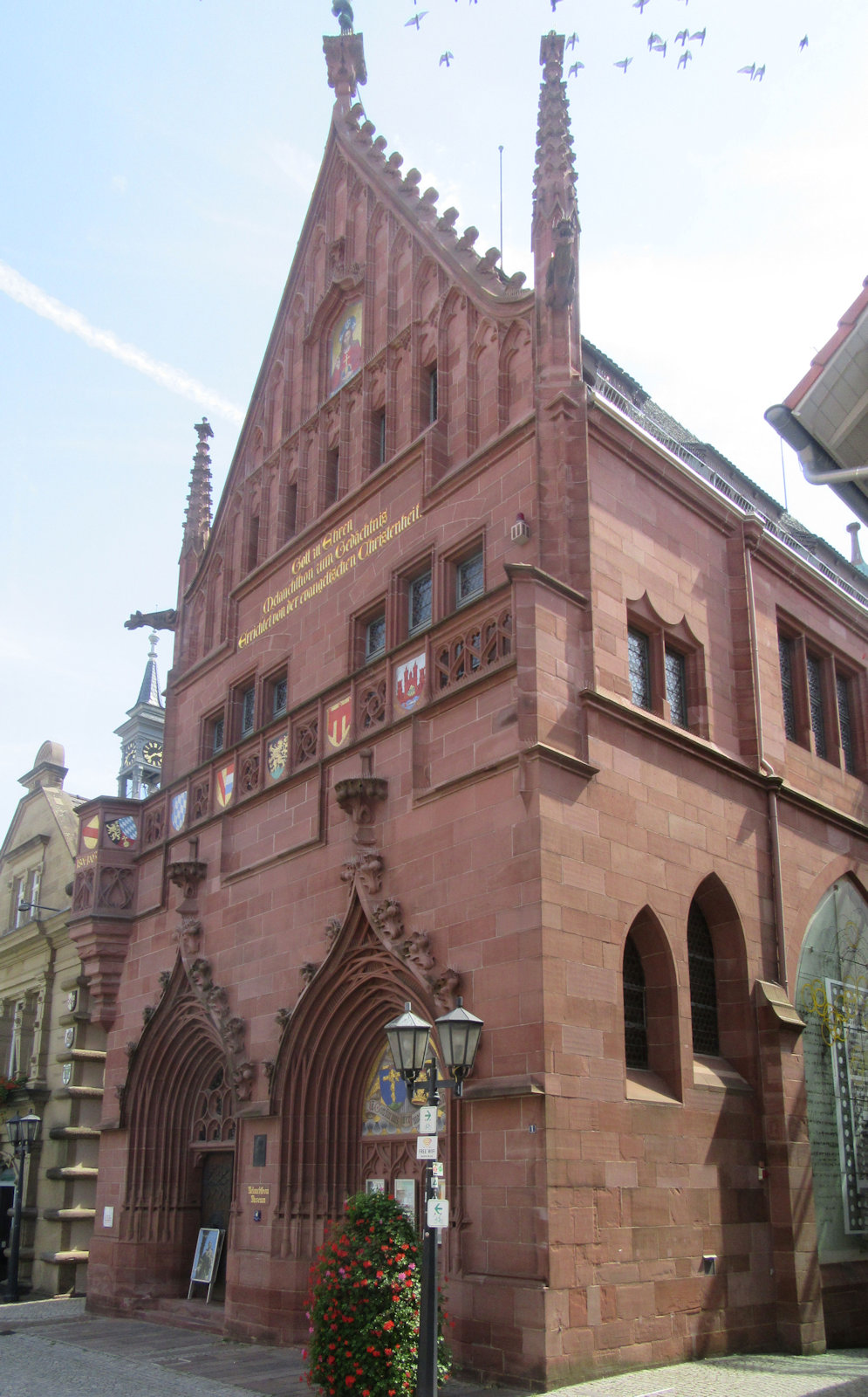 Melanchthonhaus am Marktplatz in Bretten, 1897 bis 1903 errichtet an der Stelle des Geburtshauses als Museum zur Geschichte der Reformation und Forschungseinrichtung zu Melanchthon