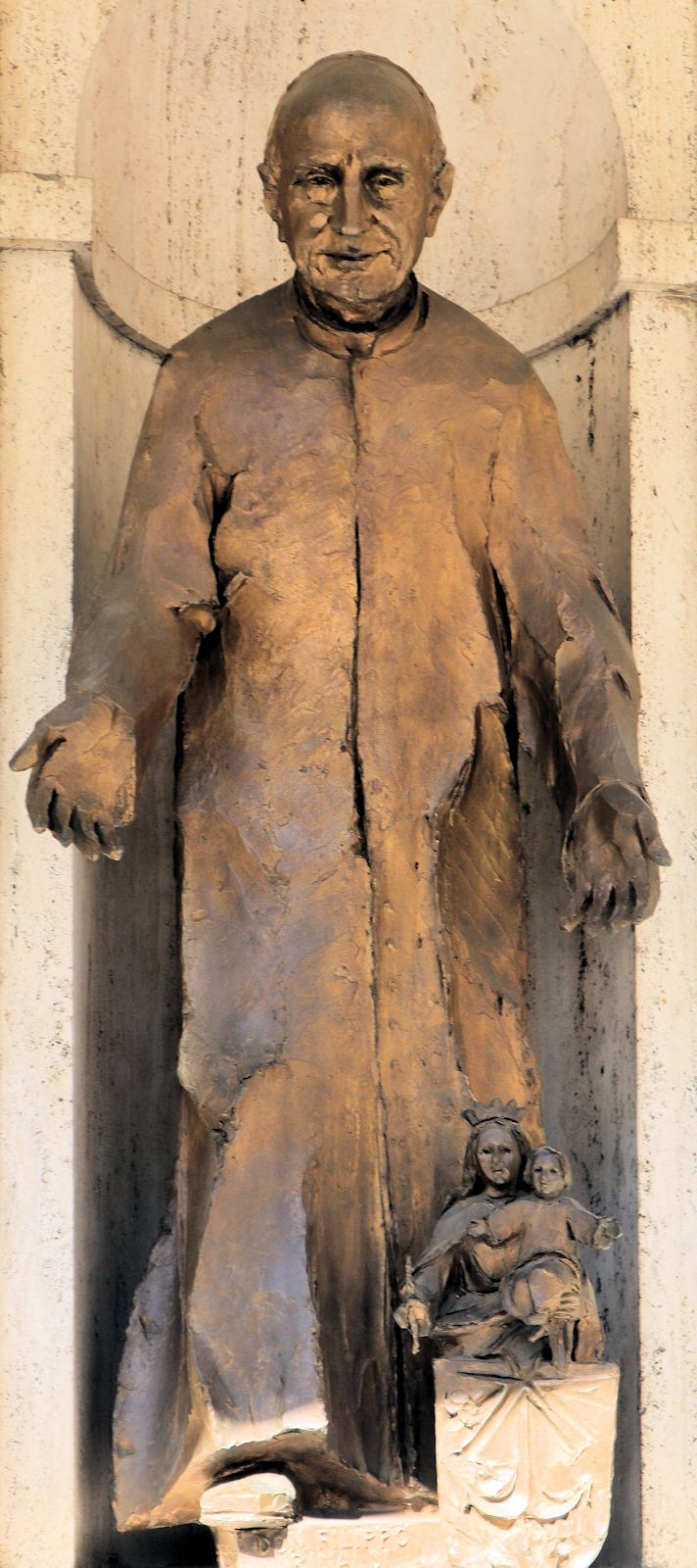 Statue an der Basilika Santa Maria Ausiliatrice in Turin