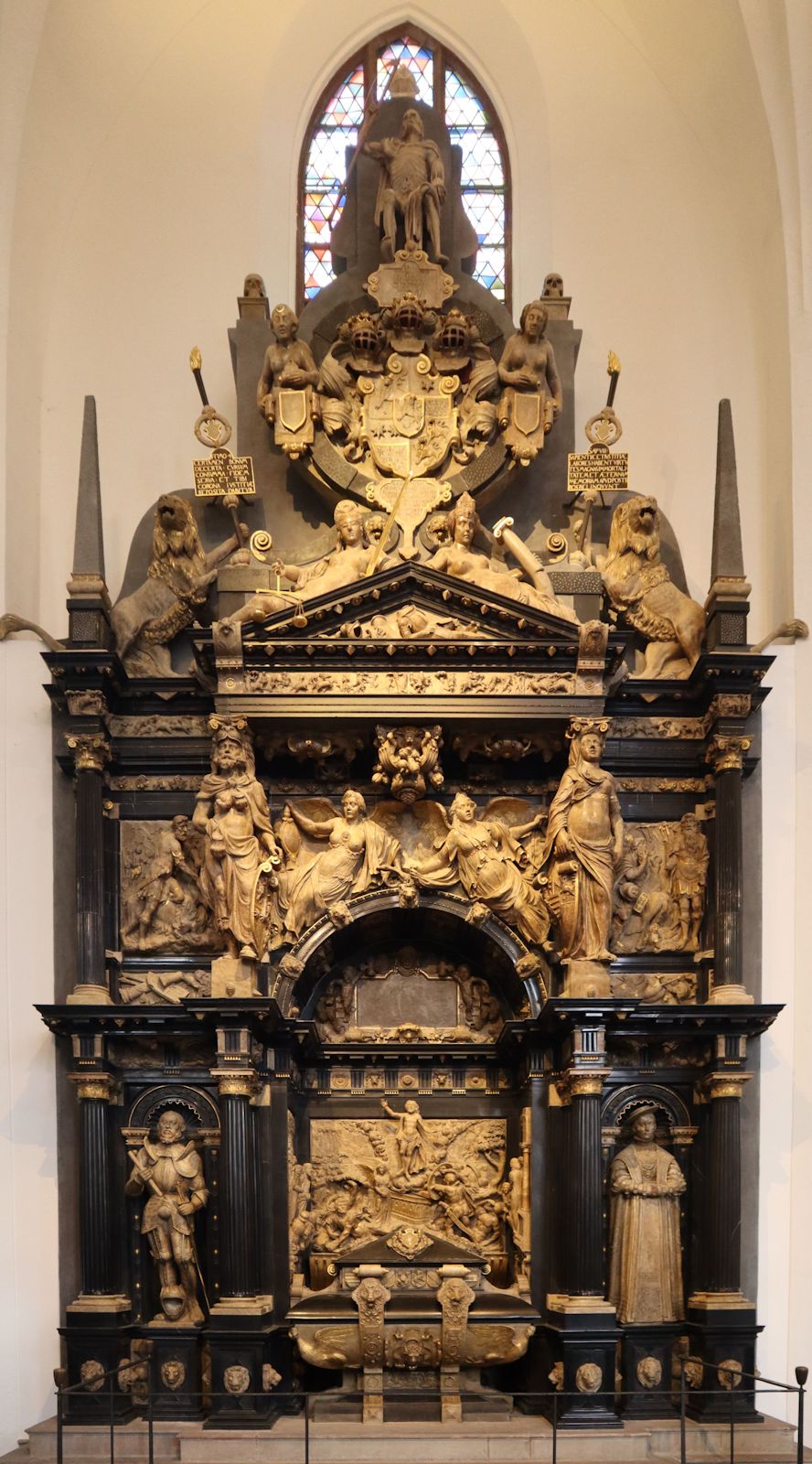Relief: Philipps Grabmal in der Martinskirche in Kassel