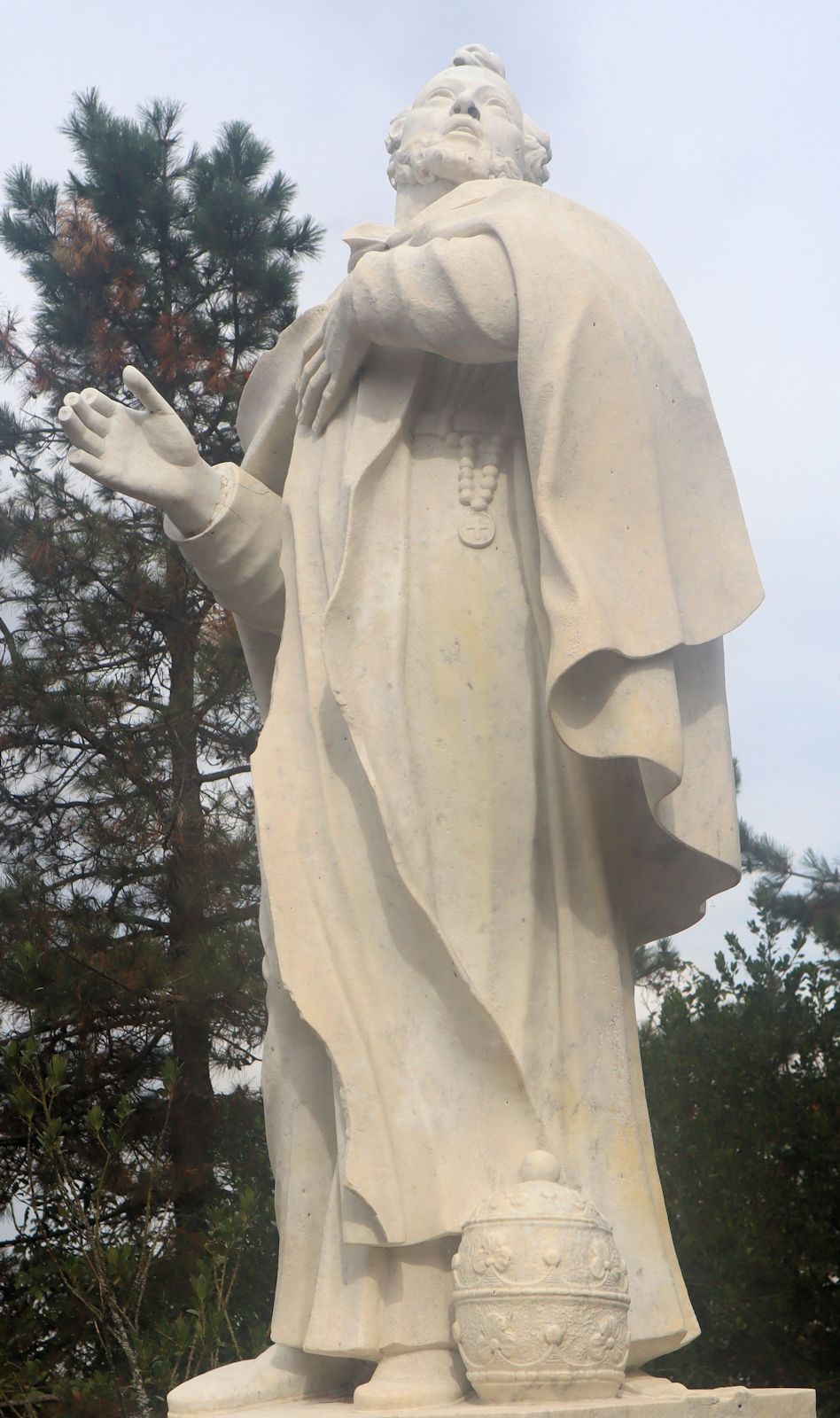Statue vor dem Kloster auf dem Monte Senario