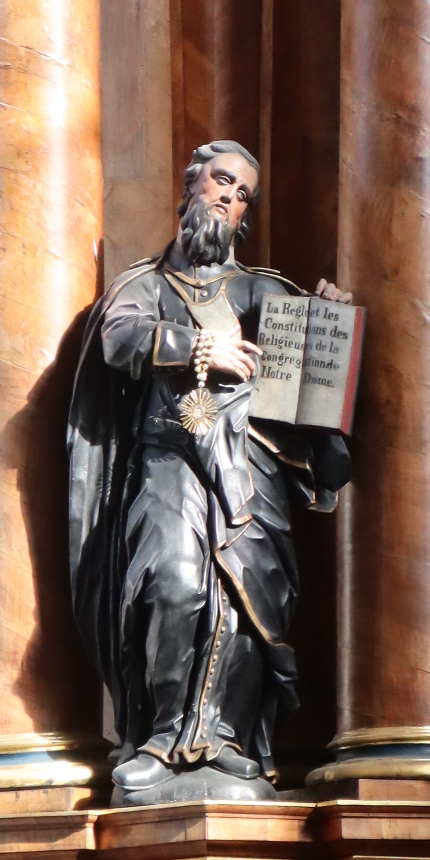 Statue am Hochalter der „Welschnonnenkirche” in Trier