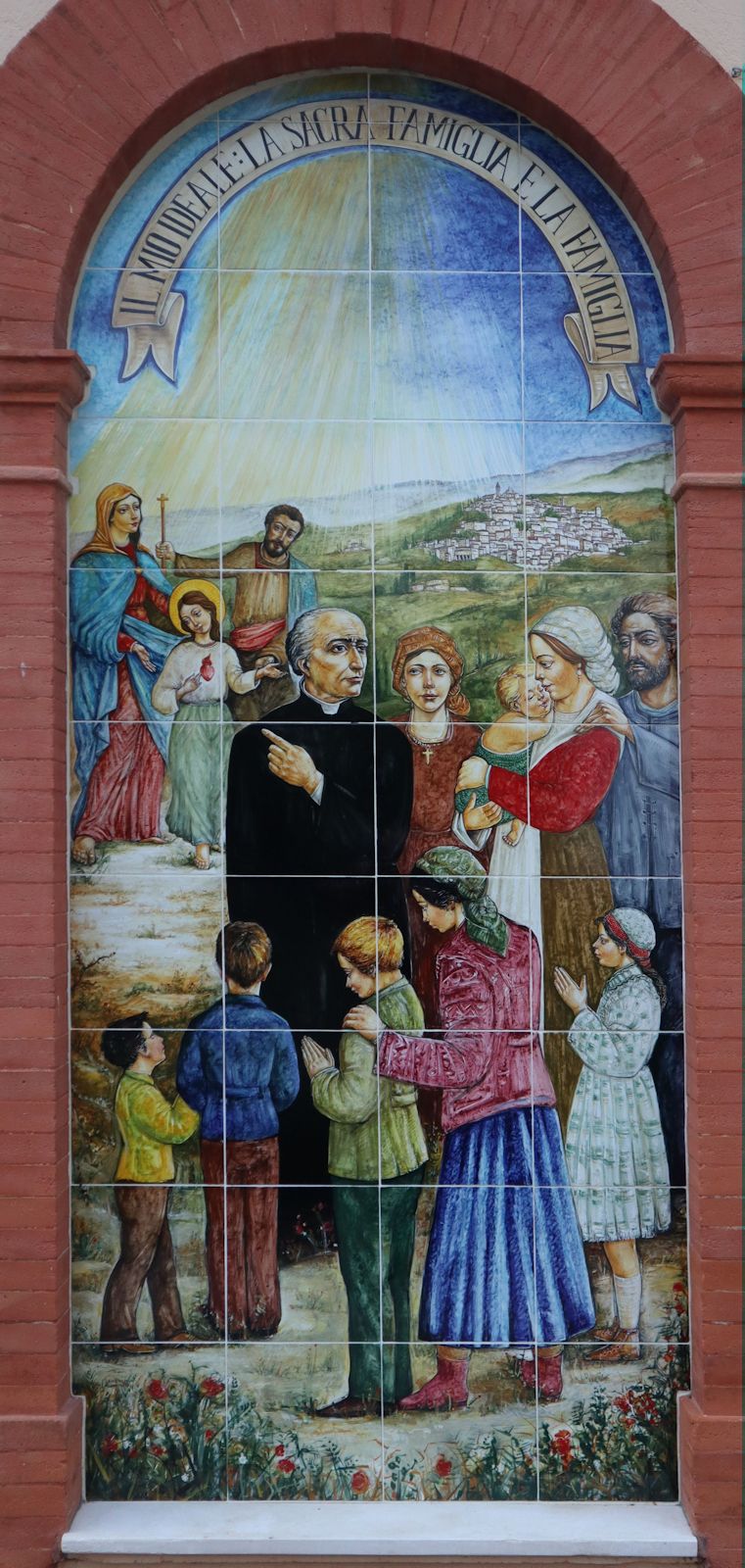 Azulejo an der Niederlassung der „Schwestern der Heiligen Familie” neben der Pfarrkirche in Cannaiola di Trevi