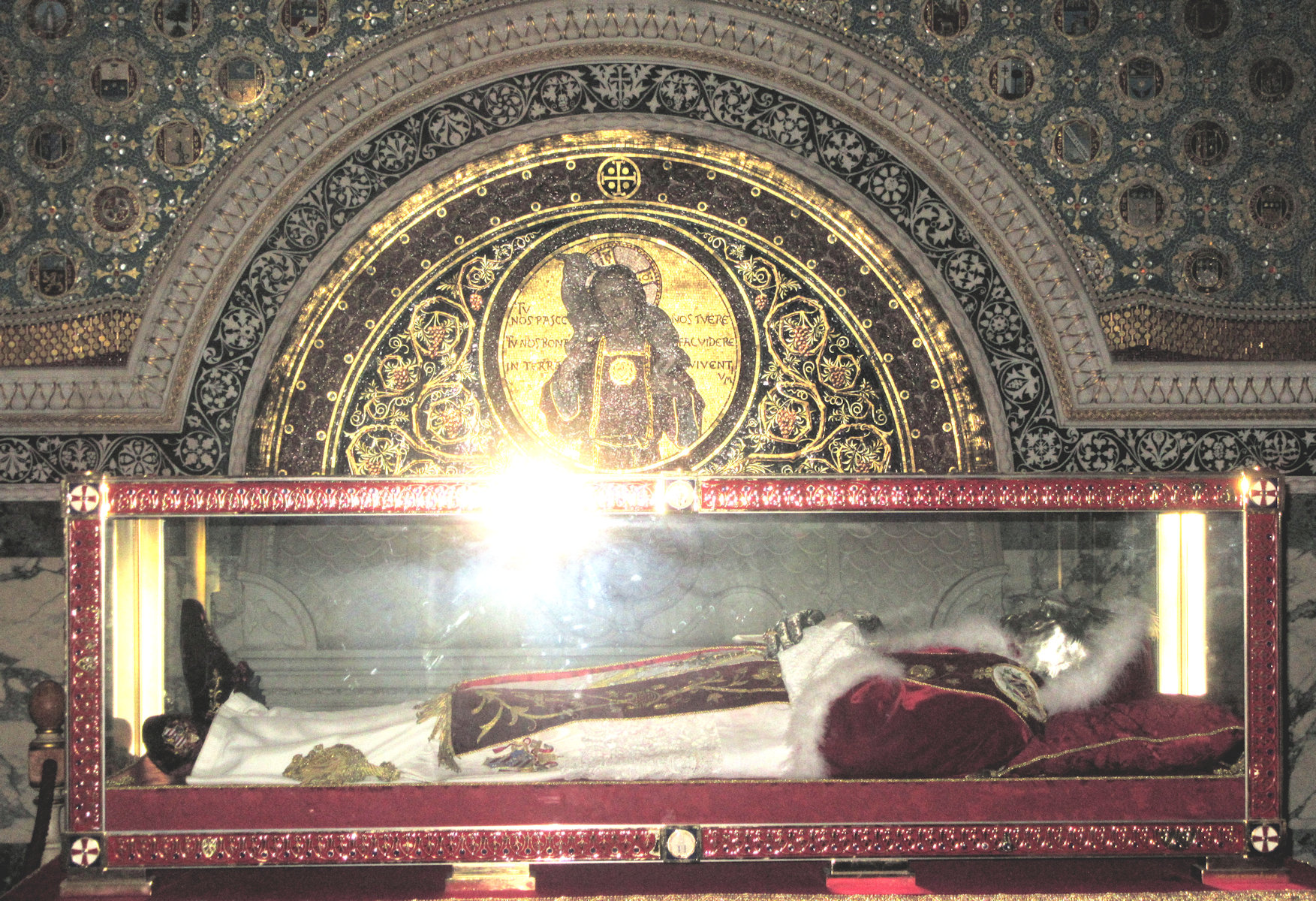 Pius' Grab in der Krypta der Kirche San Lorenzo fuori le Mura
