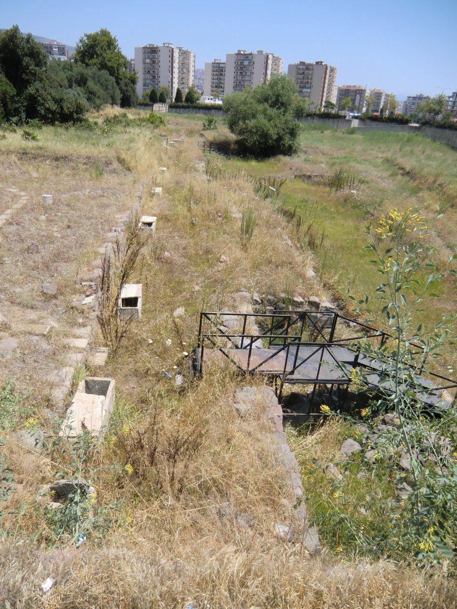 Reste der Stadtmauer von Smyrna