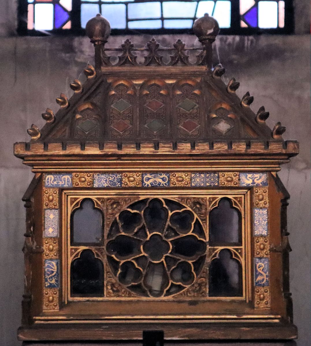 Reliquien von Potentinus und seinen Söhnen in der Kirche des Klosters Steinfeld