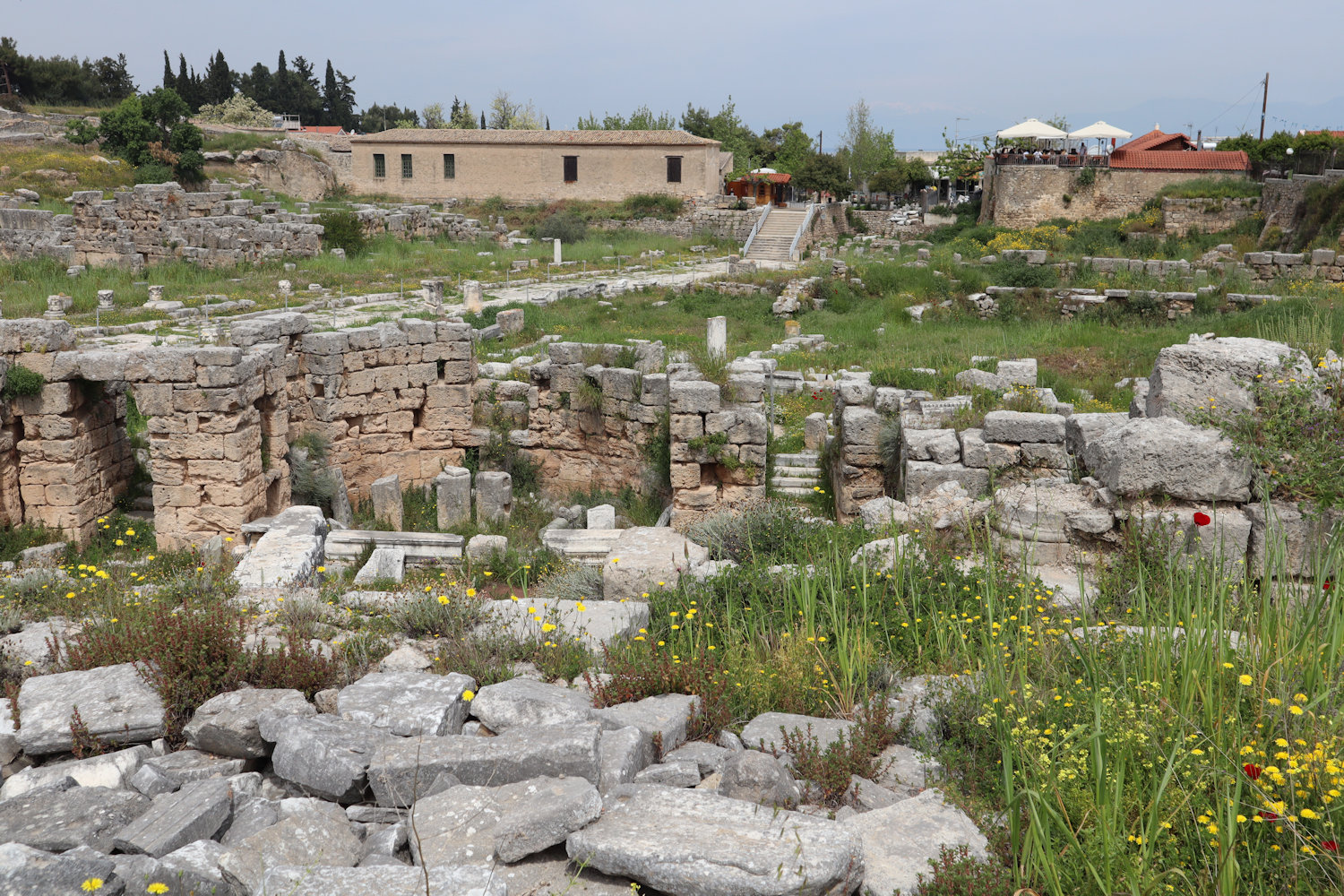 Straße zum Hafen in Lechaion in den Ausgrabungen von Korinth