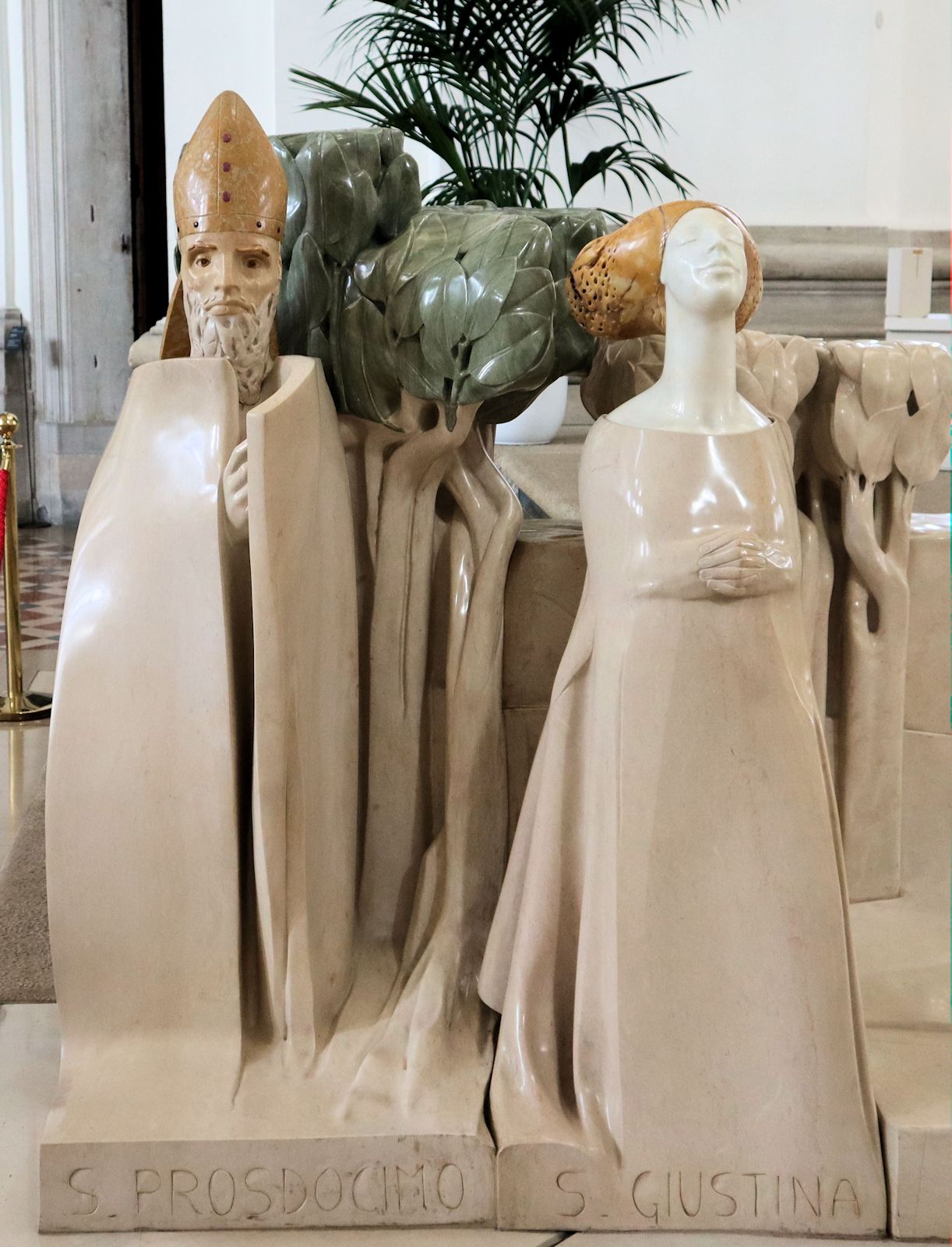 moderne Statuen von Prosdocimus und Justina von Padua, in der Kathedrale in Padua