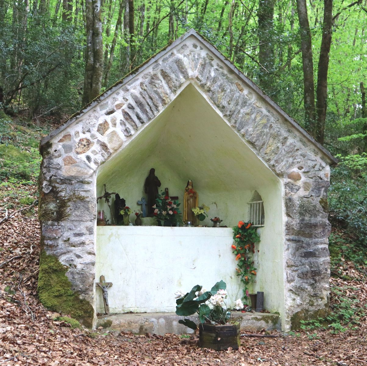 Kapelle Saint-Psalmet im Wald beim Weiler Grigeas