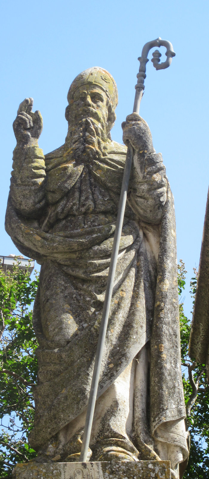 Statue vor dem Dom in Nepi