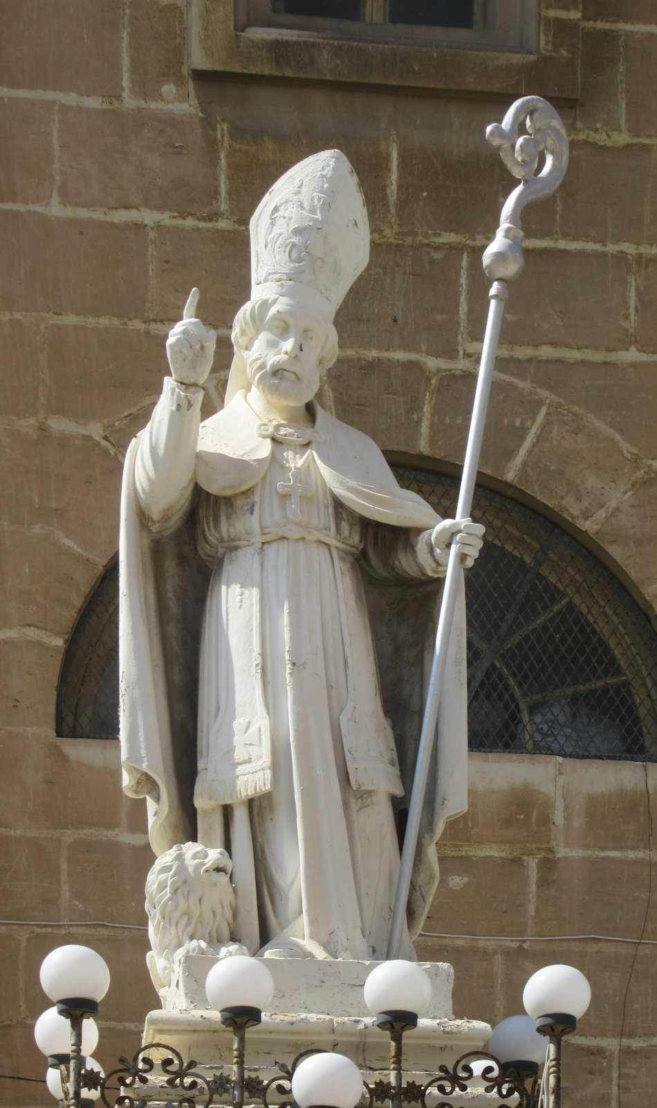 Statue vor der Publius geweihten Kirche in Floriana