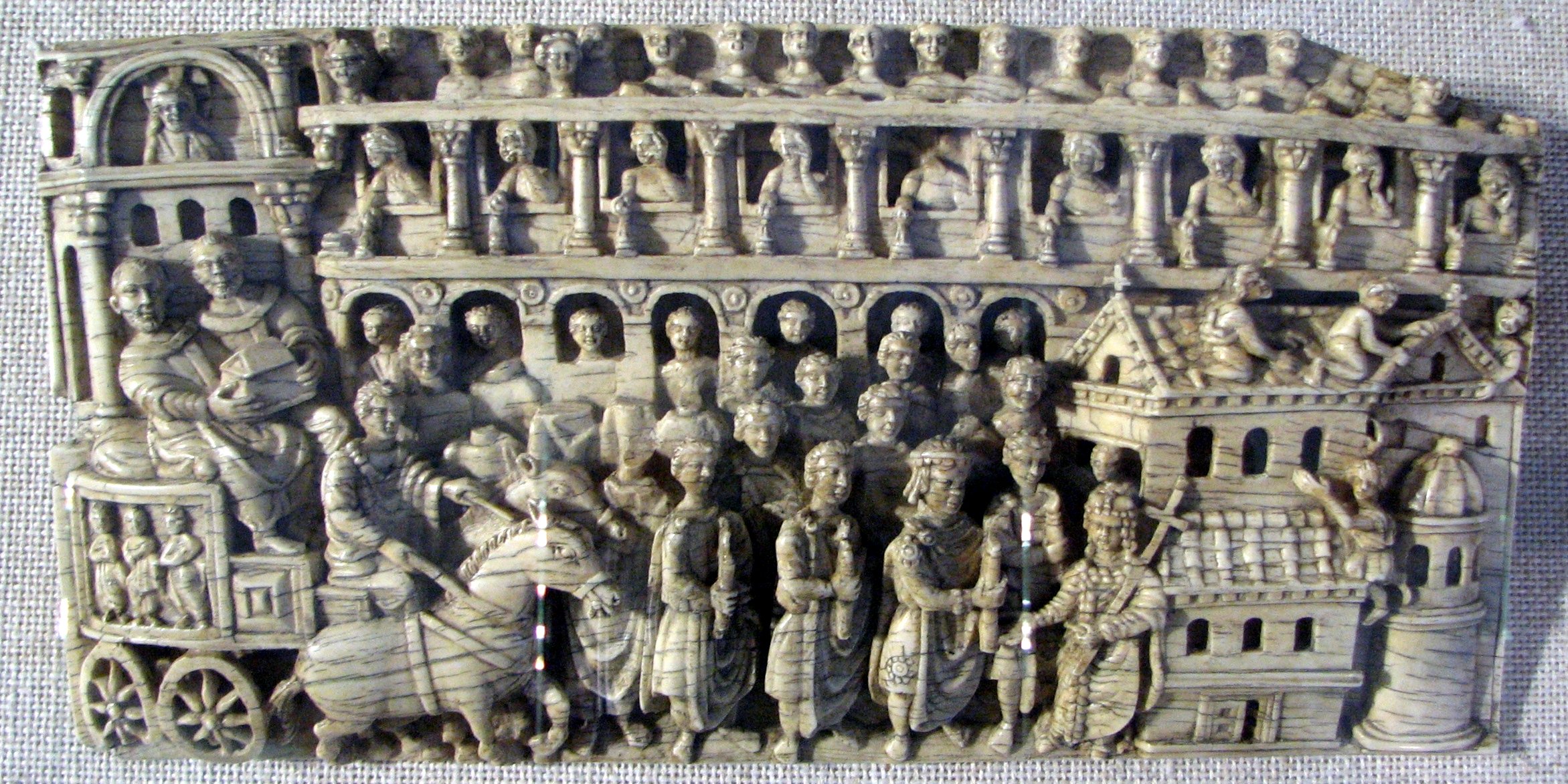 Mosaik: Pulcheria Aelia (Mitte), 6. Jahrhundert, in der Basilika Sant'Apollinare in Ravenna-Classe