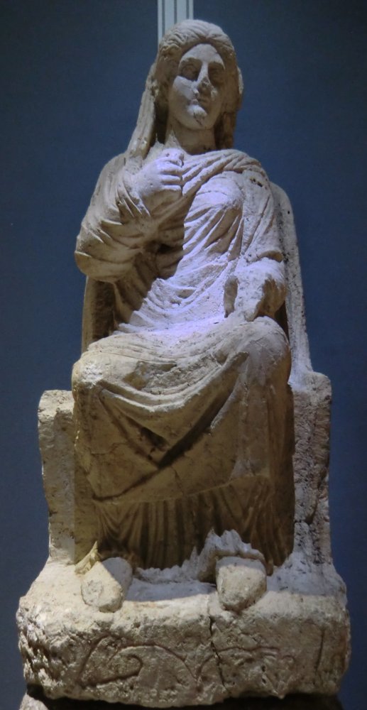 Skulptur aus Zeugma: Sitzende Frau, römische Periode