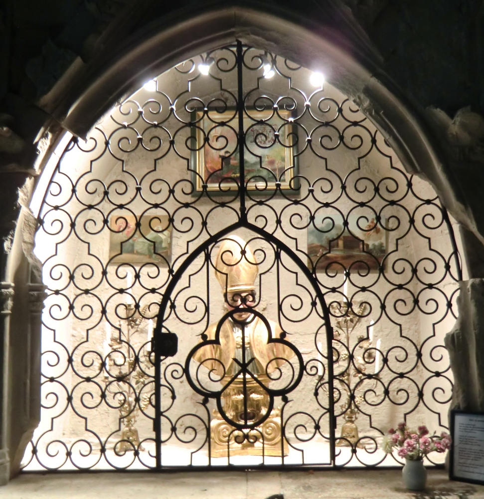 Reliquiar und Ex-votos in der Alten Kathedrale in Vaison-la-Romaine