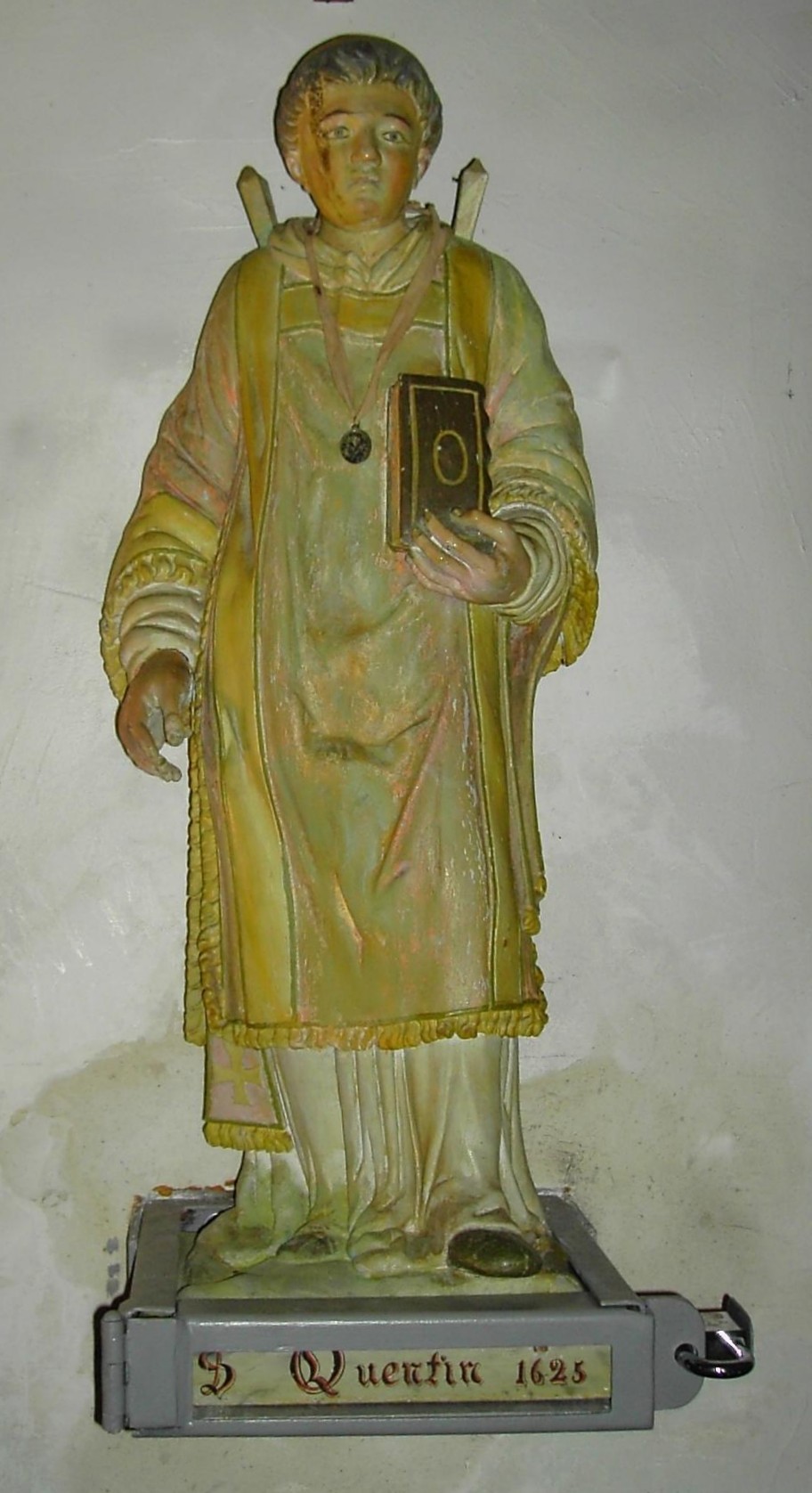 Statue in der Kapelle St. Quentin in Orly sur Morin