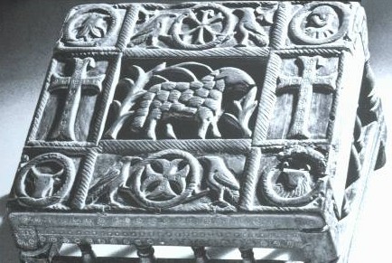 Radegund zugeschriebenes Lesepult, aus Holz, in der Abtei St. Croix