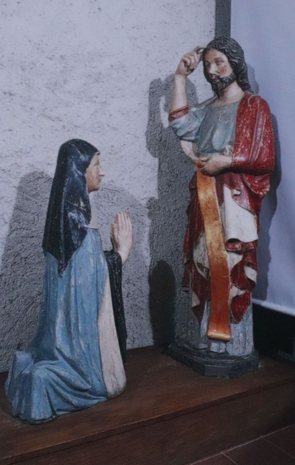 Statuen: Christus erscheint Radegund, 17. Jahrhundert, im Museum Sainte-Croix in Poitiers
