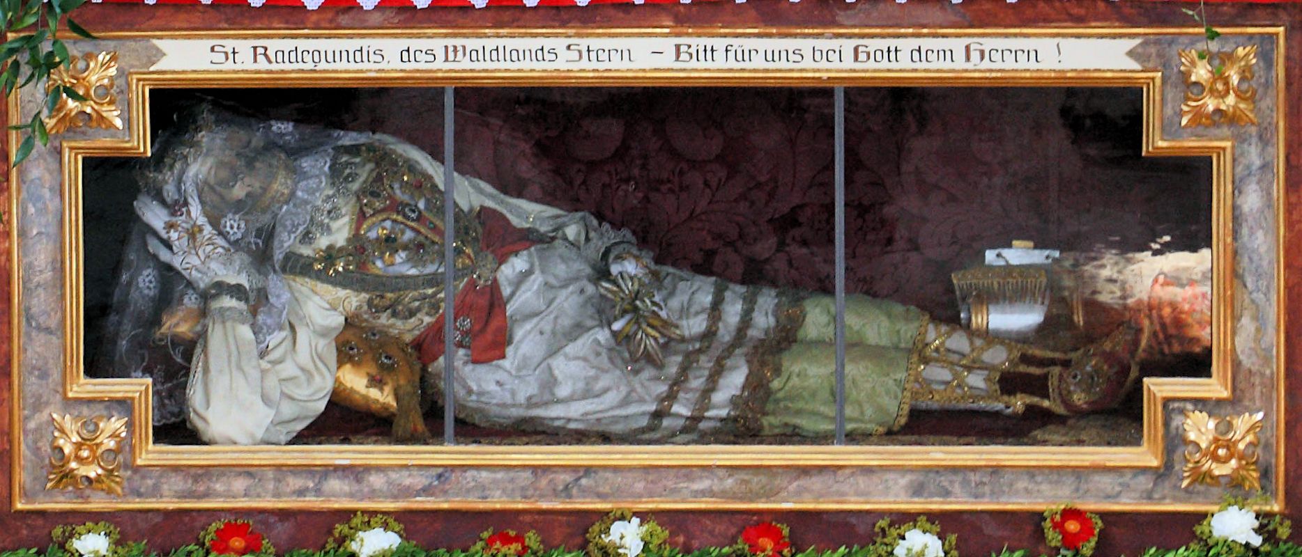 Radegunds Gebeine in der ihr geweihten Kirche in Waldberg bei Augsburg