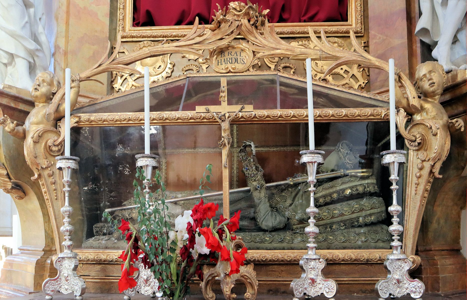 Glasschrein mit Mechthildis' Gebeinen, im Marienmünster in Dießen